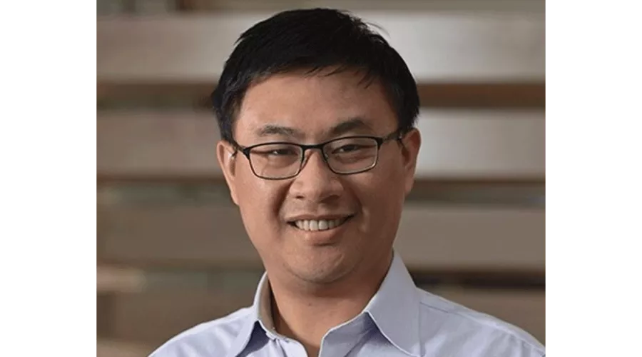 Headshot of a man in glasses.